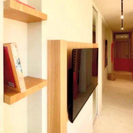 Lord Byron Boutique - Center * Wlora